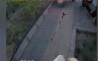 盲人网红彻底凉了！自导自演盲道被撞戏码消费全网善意终被刑拘